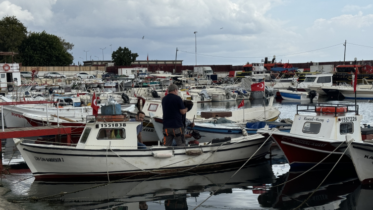 Tekirdağ'da fırtına nedeniyle balıkçılar limana eli boş döndü