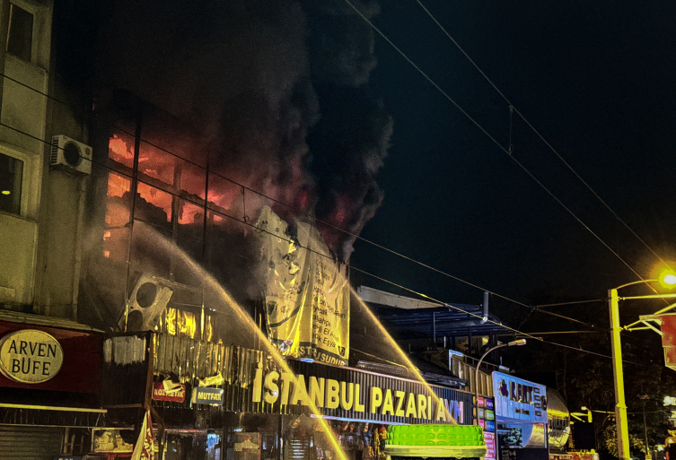 Bursa'da yangın: 2 otel boşaltıldı