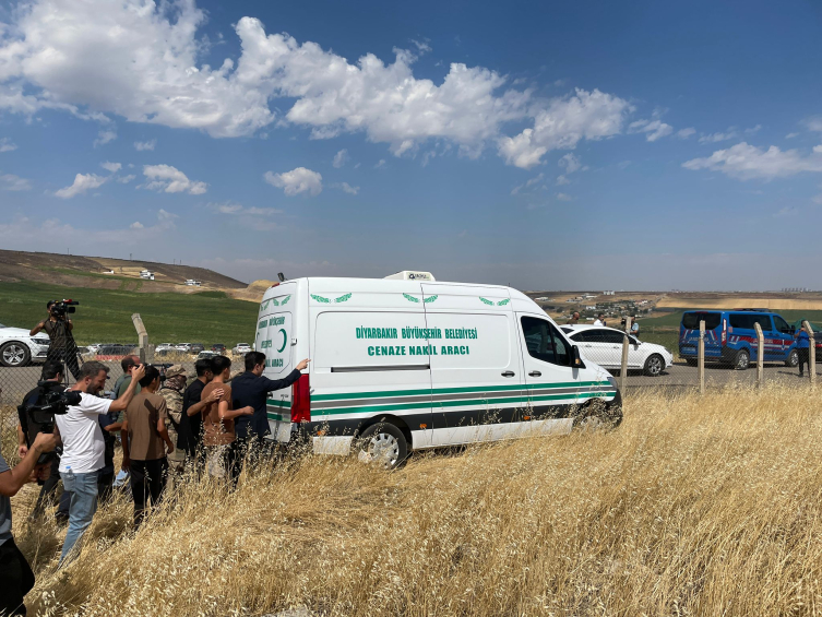 Narin, son yolculuğuna uğurlandı