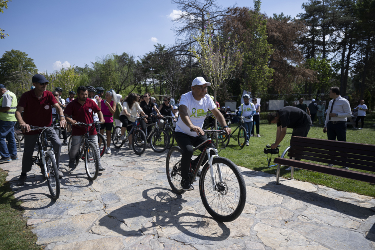 Doktorlar lenfoma farkındalığı için pedal çevirdi