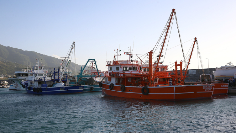 Hatay ve Mersin'de balıkçılar "vira bismillah" demeyi bekliyor