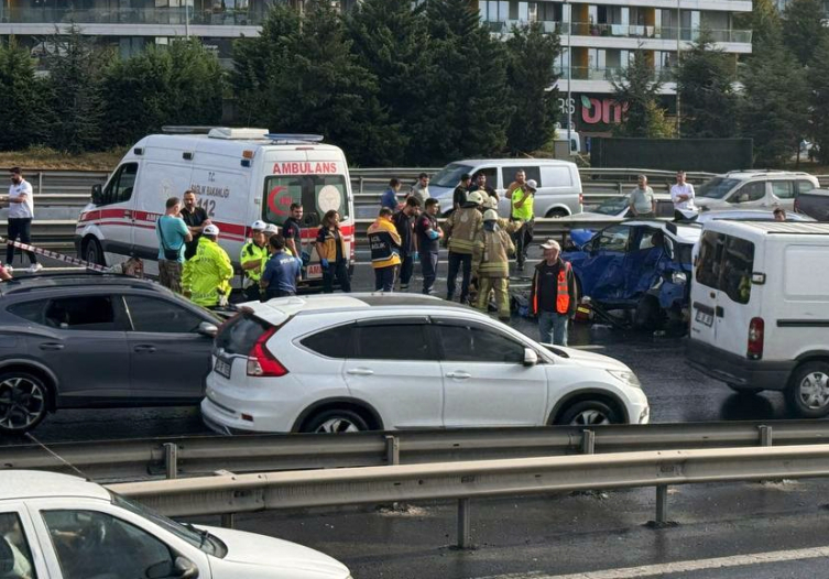 İstanbul'da zincirleme trafik kazası: 1 ölü, 5 yaralı