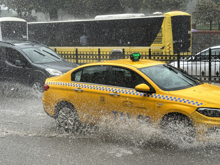 İstanbul'da sağanak etkili oldu