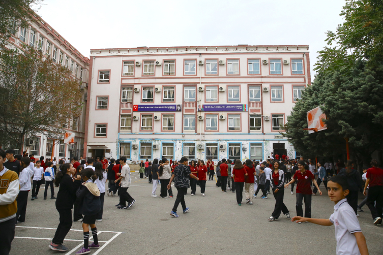 Azerbaycan'da en çok tercih edilen okul: Bakü Türk Anadolu Lisesi