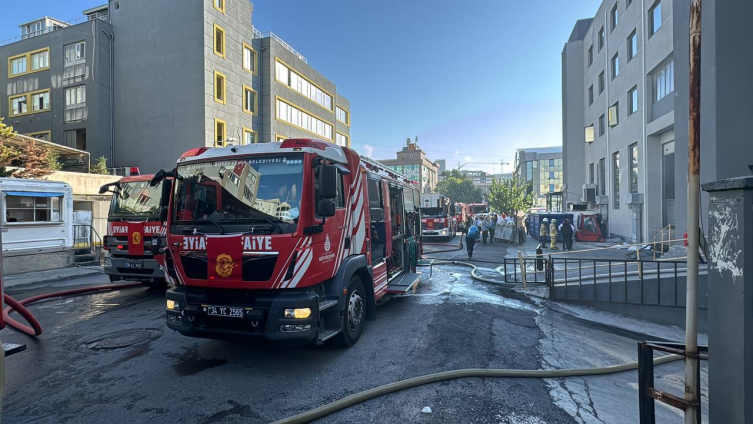 Beylikdüzü'nde fabrikada yangın