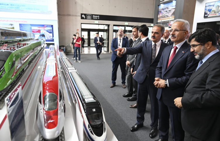 Bakan Uraloğlu: Ülkemizin her tarafına hızlı treni yaymak istiyoruz