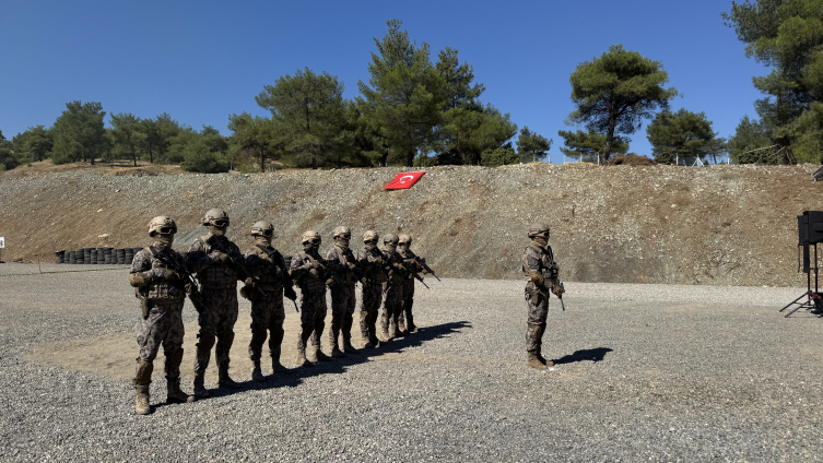 Kahramanmaraş'ta polis, teröristlerce kaçırılan otobüsü kurtarma tatbikatı yaptı