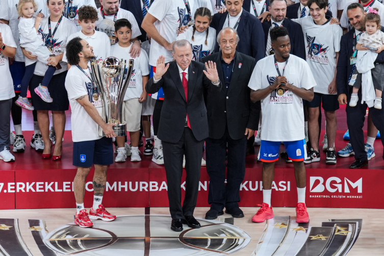 Cumhurbaşkanı Erdoğan'dan Anadolu Efes'e tebrik