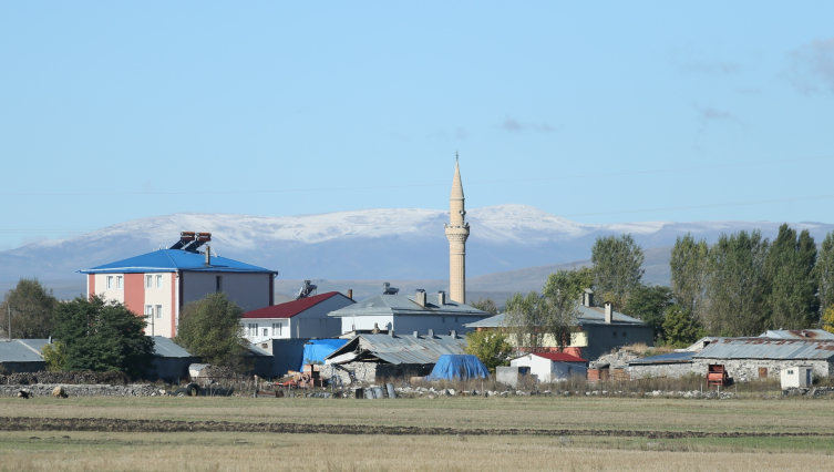 Kars'a kar yağdı