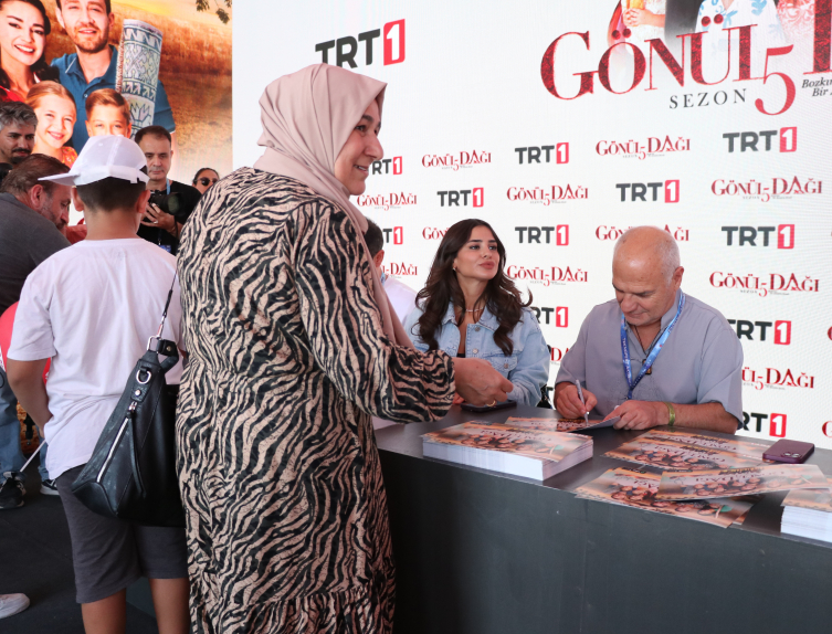 TRT'nin reyting rekorları kıran 'Gönül Dağı' dizisinin oyuncuları TEKNOFEST'te sevenleriyle buluştu