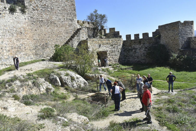 Sinop'ta sarp kayalıklar üzerine kurulu Boyabat Kalesi dikkat çekiyor