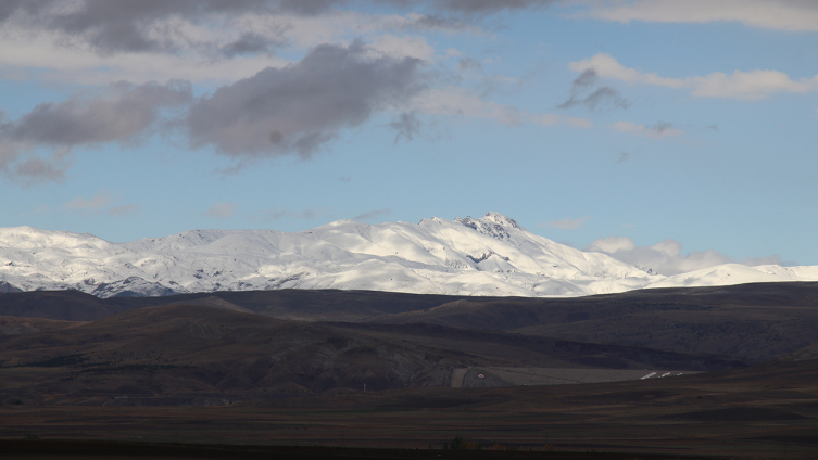 Ardahan, Ağrı ve Kars'ın dağları karla kaplandı