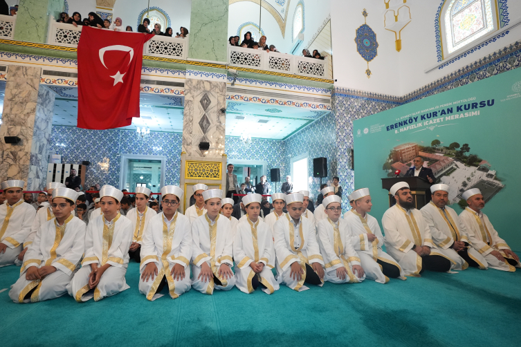 Diyanet İşleri Başkanı Erbaş, hafızlara icazet belgelerini verdi