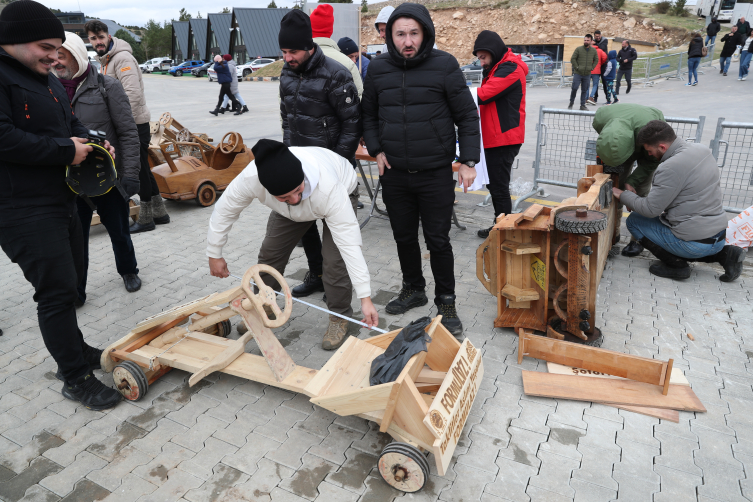 Erzincan’da "Arabam tahtadan, inerim Ergan'dan" formuLaz yarışı düzenlendi