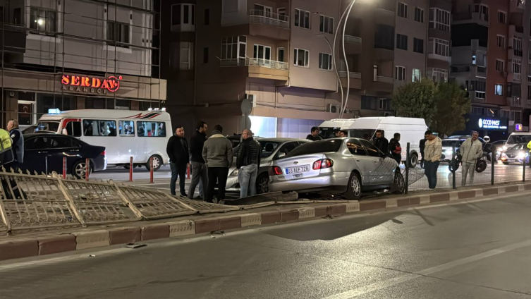 Afyonkarahisar'da zincirleme trafik kazası: 2 yaralı