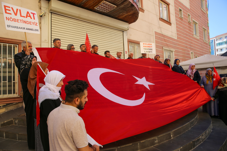 Diyarbakır annelerinden TUSAŞ'taki hain terör saldırısına tepki