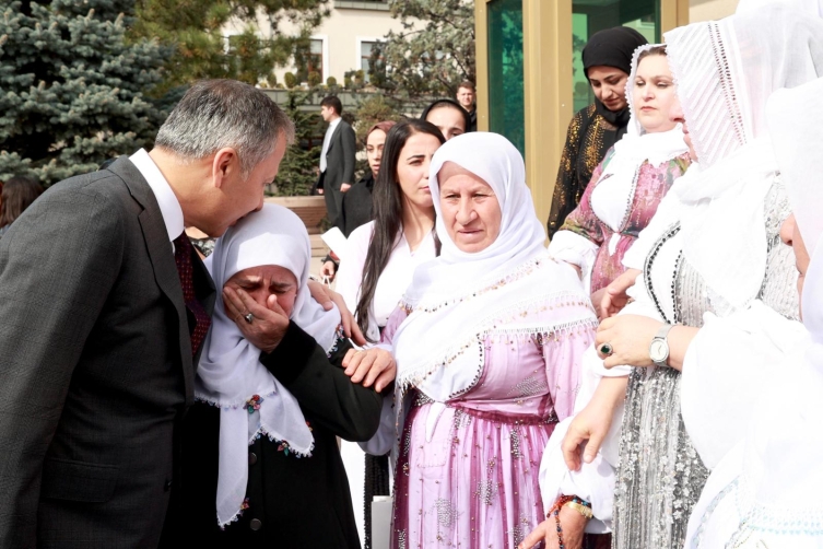 Bakan Yerlikaya, şehit ve gazi ailelerini ağırladı