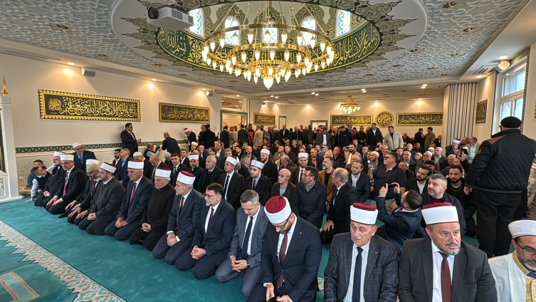 Darul Erkam Cami İsviçre'de yeni binasında ibadete açıldı