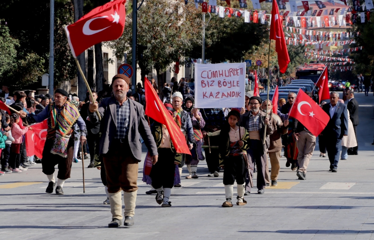 Cumhuriyet'in 101. yılı kutlanıyor