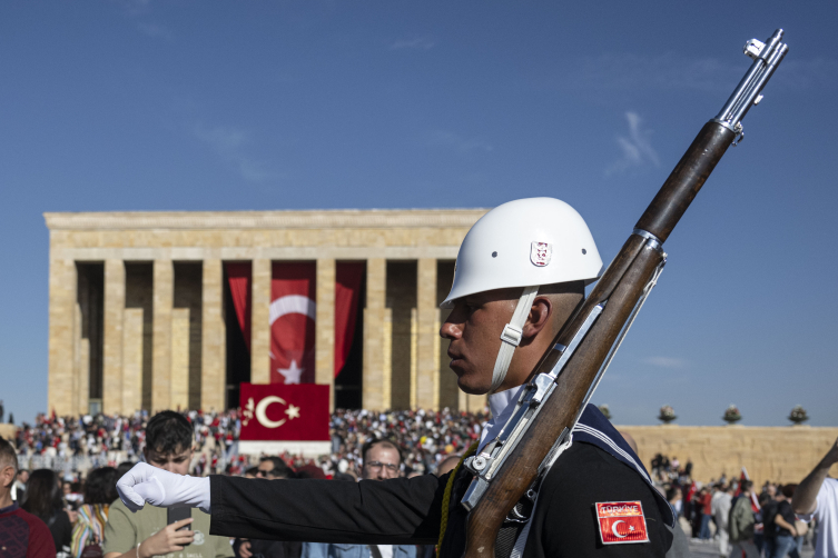 Anıtkabir 745 bini aşkın ziyaretçiyi ağırladı