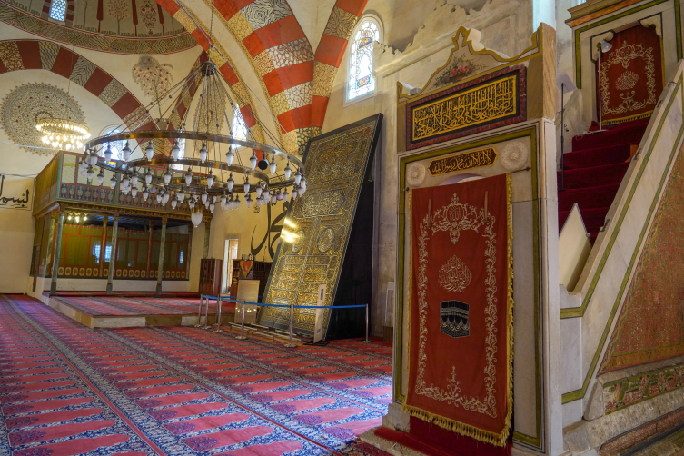 Kabe'nin kapı örtüsü Edirne'de sergileniyor