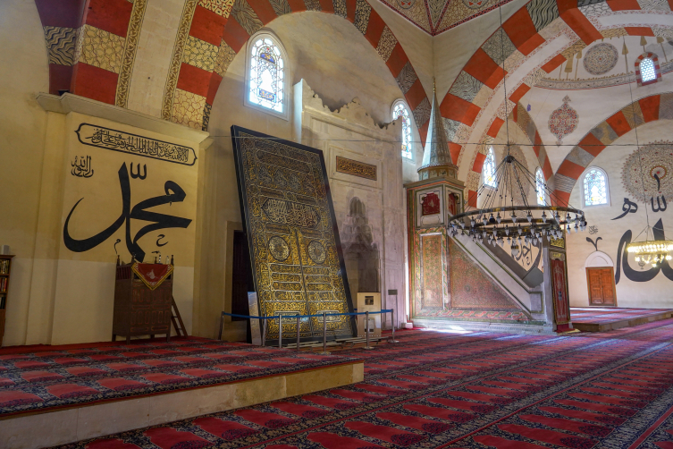 Kabe'nin kapı örtüsü Edirne'de sergileniyor