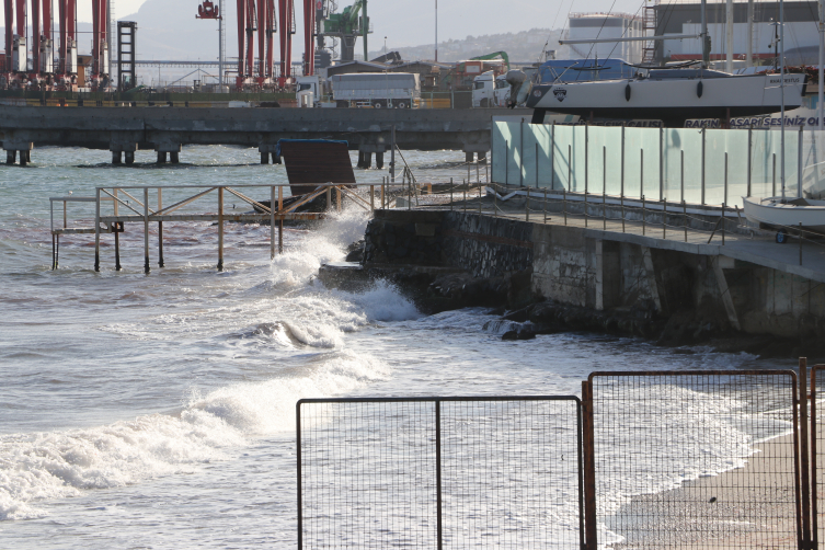 Tekirdağ'da deniz ulaşımına poyraz engeli