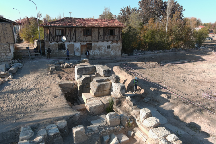 Kütahya'da 2 bin yıllık tiyatro maskı bulundu