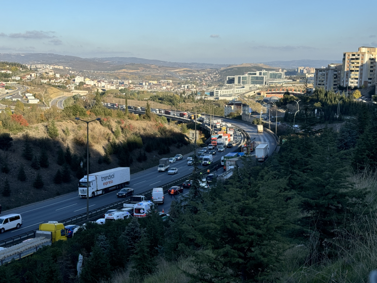 Anadolu Otoyolu'nda zincirleme kaza: 5 yaralı