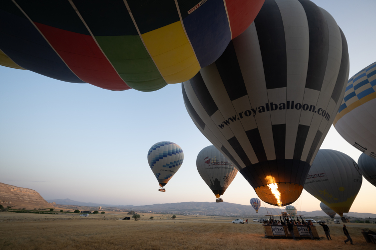 Balon pilotlarının zorlu mesaisi