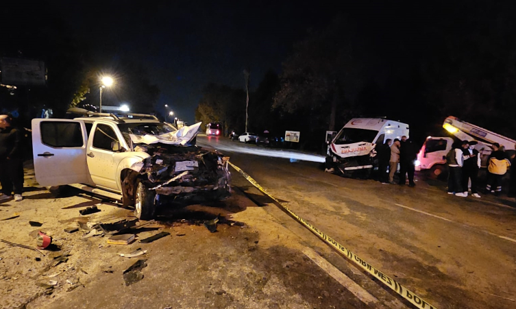 Ambulans zincirleme kazaya karıştı: 1 ölü