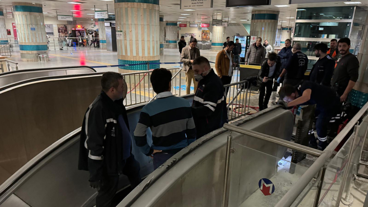 İstanbul'da metro istasyonunda yangın