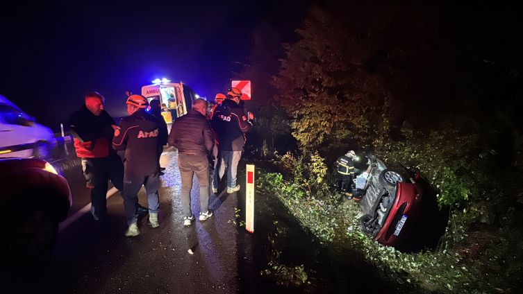 Zonguldak'ta kanala devrilen otomobildeki 4 kişi yaralandı