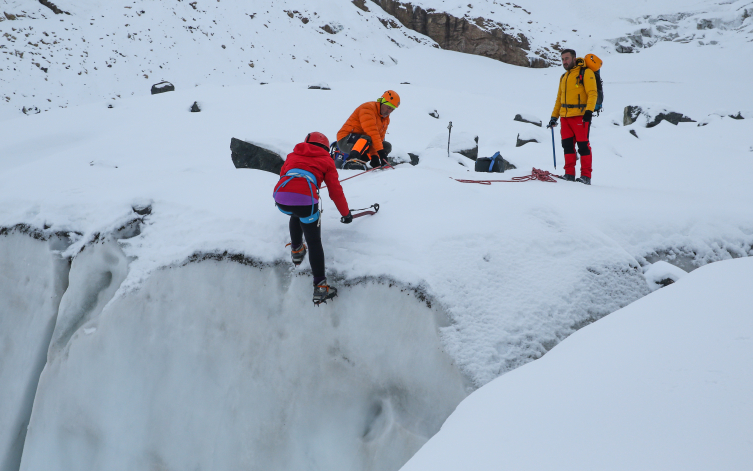 Hakkari'de dağcılar Cilo Dağı'na tırmandı