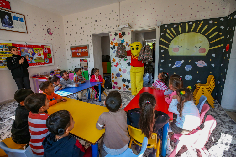 Öğrencilere kırtasiye yardımıyla hapis cezasından kurtuldu