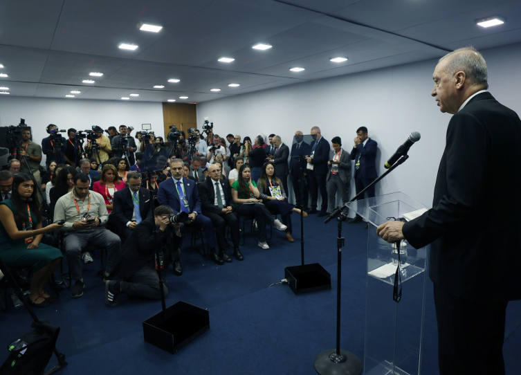 Cumhurbaşkanı Erdoğan: Türkiye, hedeflerine doğru koşar adımlarla gidecektir