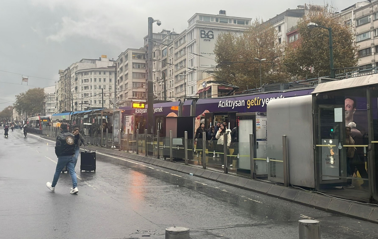 İstanbul'da yağış nedeniyle ulaşımda aksamalar yaşanıyor