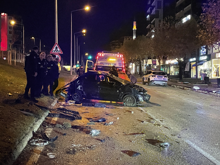 Bursa'da trafik kazası: 2 kişi yaralandı