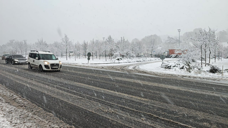 Bursa-Ankara kara yolunda kar etkili oluyor