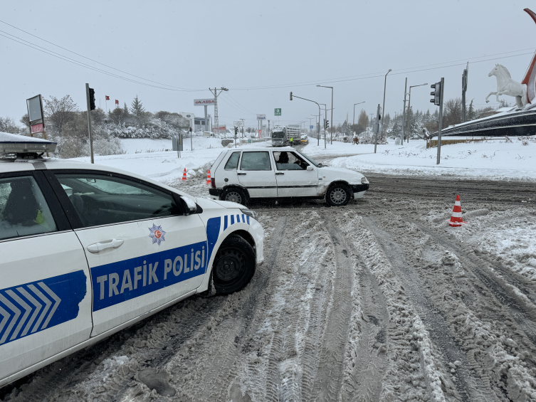 Nevşehir-Aksaray kara yolu ulaşıma kapandı