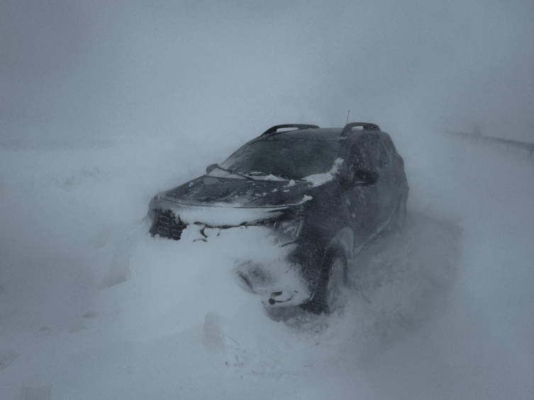 Kayseri-Sivas kara yolu ulaşıma kapandı