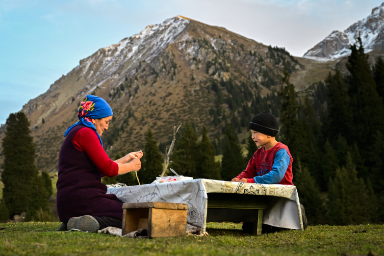 Tanrı Dağları'nda bir Türk aile