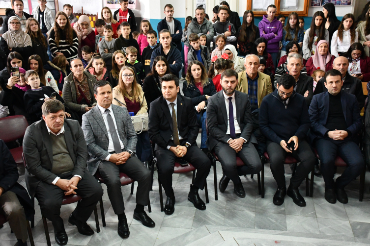 Üsküp Yunus Emre Enstitüsünden Merkez Jupa'da bağlama kursu