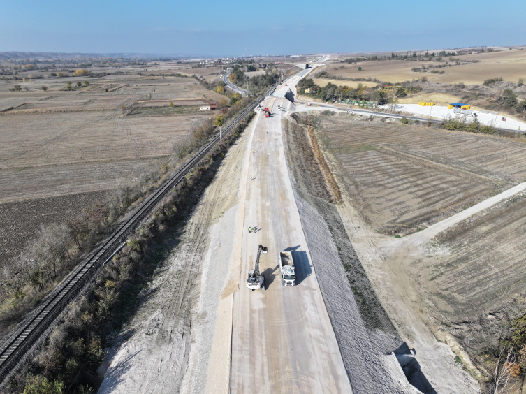 Edirne'yi İstanbul'a bağlayacak hızlı tren hattında çalışmalar sürüyor