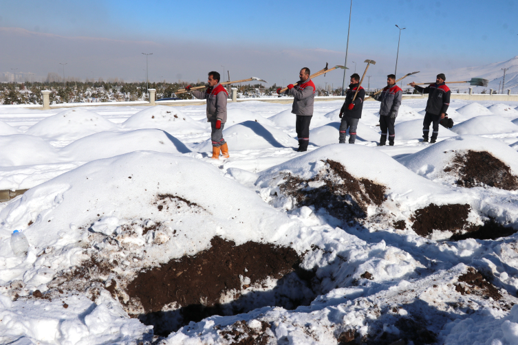 Erzurum'da kış hazırlığı: 500 mezar yeri şimdiden açıldı