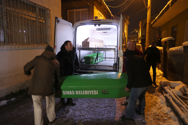 Sivas'ta soba zehirlenmesi: Emekli öğretmen hayatını kaybetti