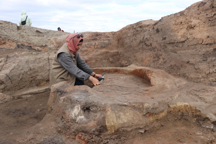 Kütahya'da 4 bin 400 yıllık silindir mühür bulundu