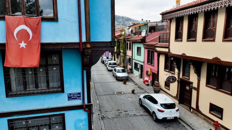 Ayfonkarahisar'daki tarihi yapılar 'Sokak Sağlıklaştırma Projesi' ile restore edildi