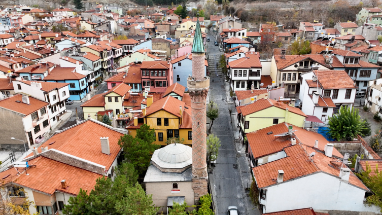 Ayfonkarahisar'daki tarihi yapılar 'Sokak Sağlıklaştırma Projesi' ile restore edildi