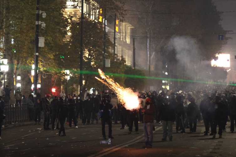 Gürcistan'daki protestoya çevik kuvvet müdahale etti